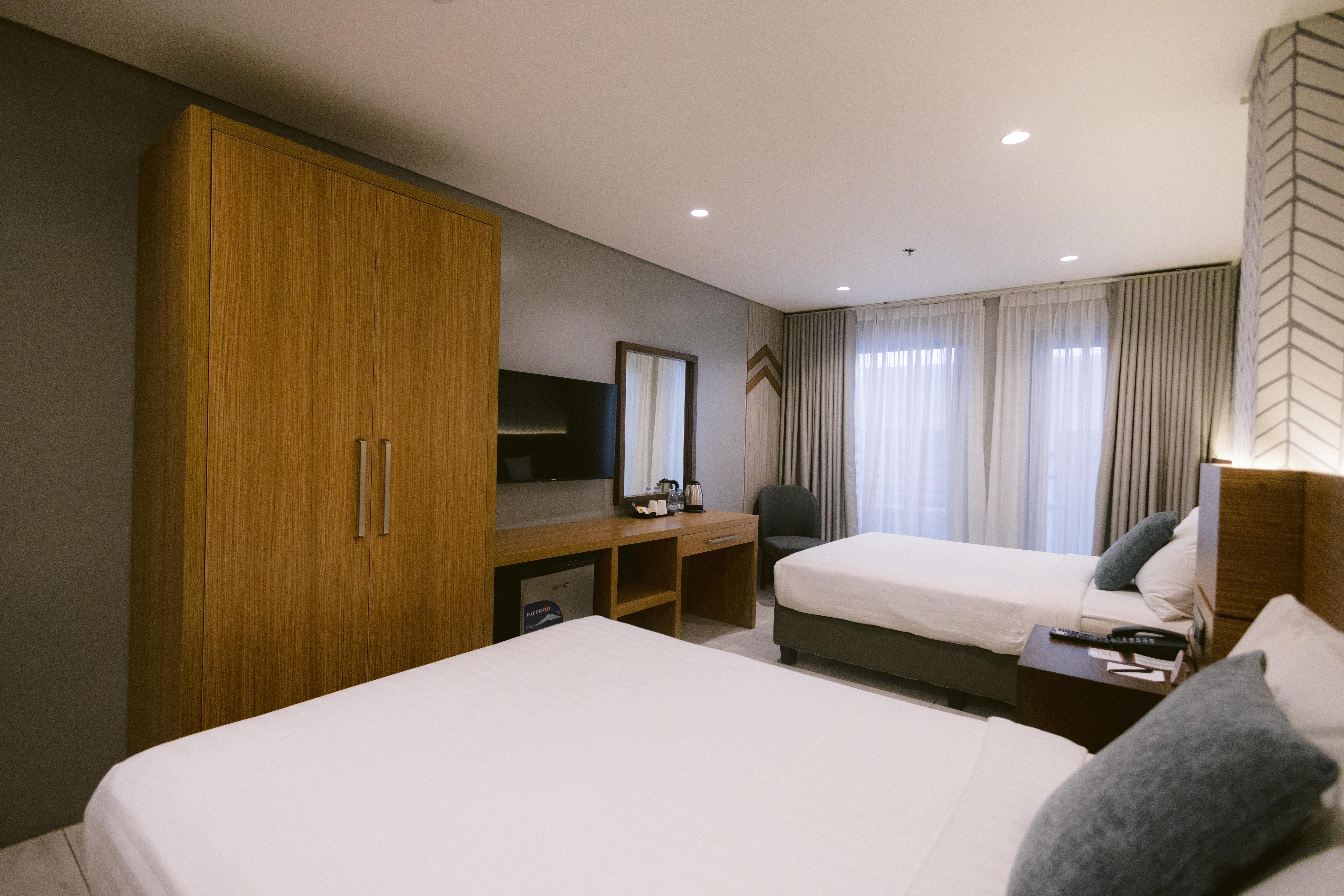 Deluxe Double Double Room (2)