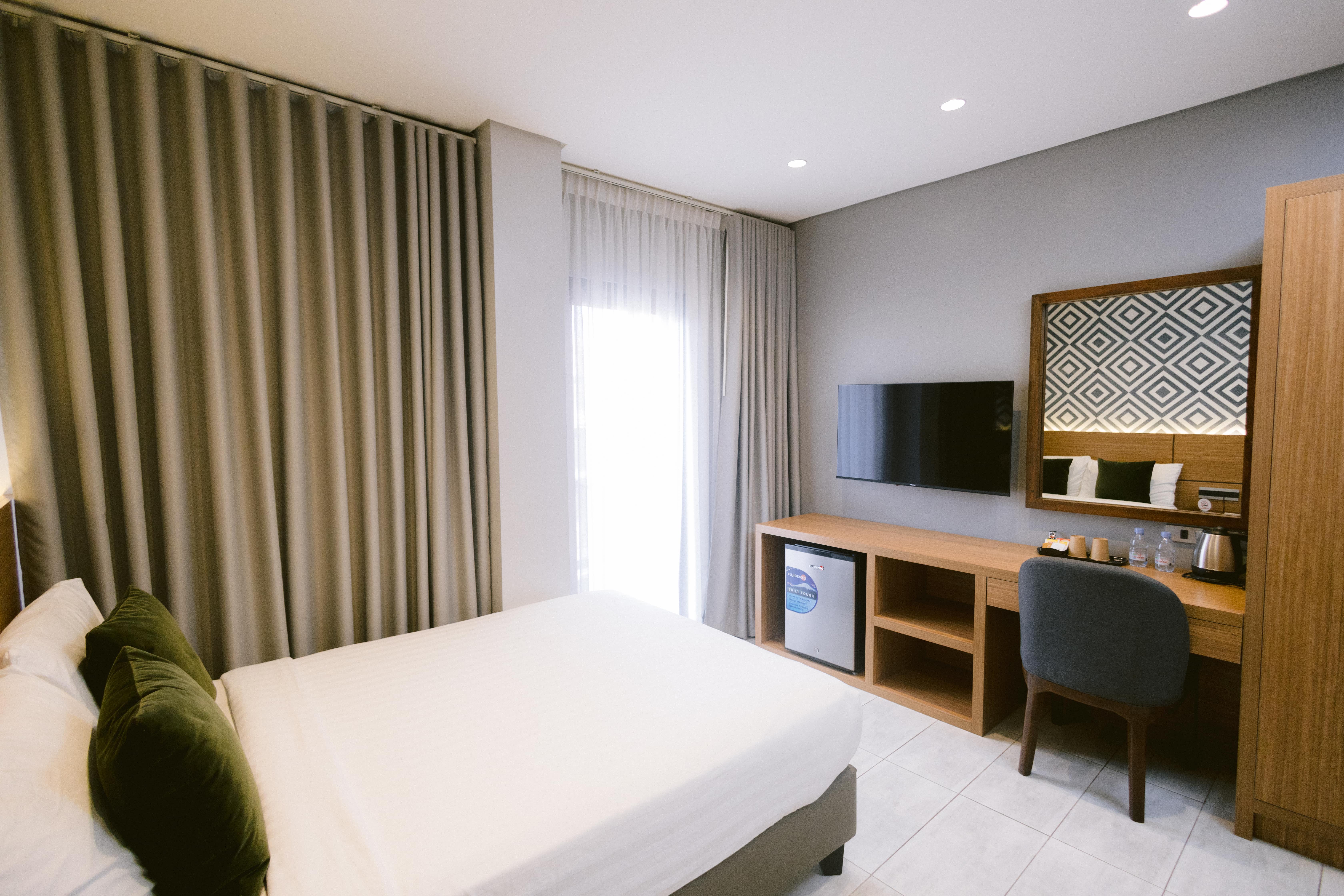 Deluxe Double Room (2)